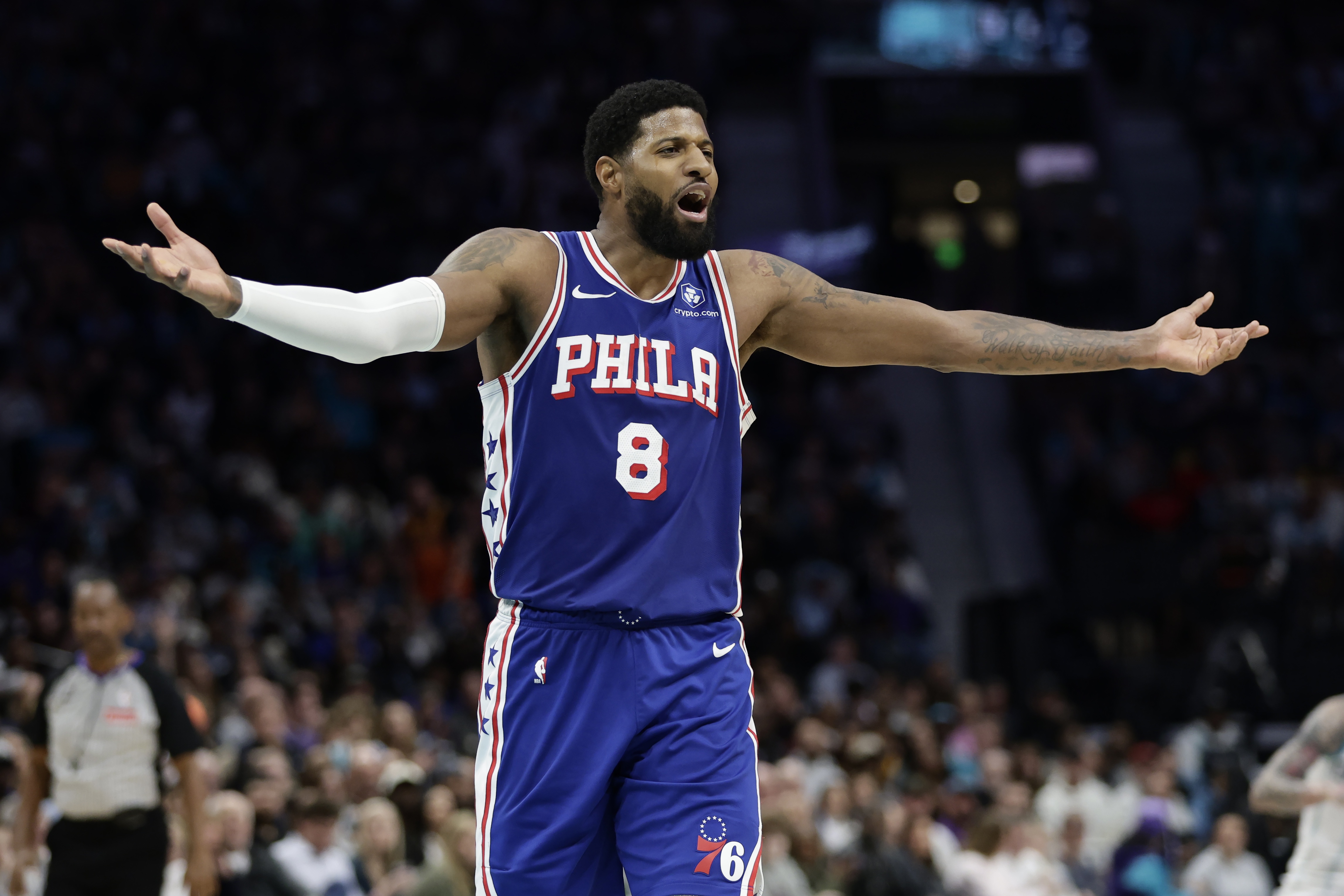 PG电子集团-胶着时刻攻防发力！保罗·乔治19中9拿26分13板4断1帽 罚球5中4